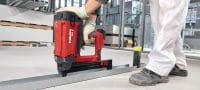 Hřeby do betonu (páskované) X-C G2 MX Standardní páskované hřeby do betonu a dalších základních materiálů pro plynem poháněný přístroj GX 2 Použití 1