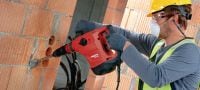 Kombinované kladivo TE 60-AVR Všestranné a výkonné kombinované kladivo SDS-Max (TE-Y) s aktivním omezováním vibrací pro těžké vrtání a sekání do betonu Použití 4