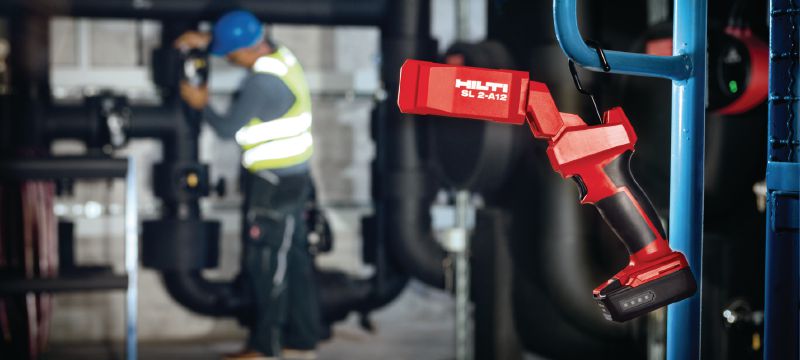 LED pracovní osvětlení SL 2-A12 Akumulátorová 12V pracovní lampa s otočným LED panelem k osvětlení středně velkých pracovních ploch Použití 1