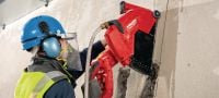 Elektrický řezač DCH 300-X Suchý i mokrý elektrický ruční diamantový řezač – řezání do hloubky 120 mm s 305mm kotoučem Použití 2