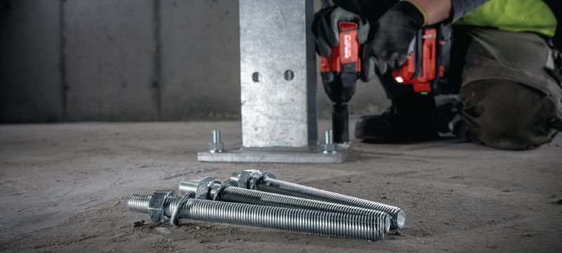 Kotevní šroub HAS-A4 Předem zaříznutý kotevní šroub pro lepicí hybridní/chemické kotvy do betonu a zdiva Použití 1