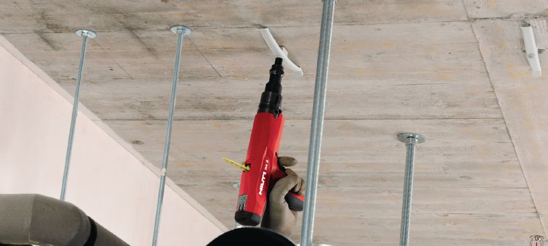 Prachem poháněný přístroj DX 2 Poloautomatický prachem poháněný přístroj, všestranný a kompaktní, pro jednotlivé hřeby Použití 1