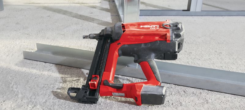 Plynem poháněný stroj pro přímou montáž GX 2 Plynem poháněná hřebíkovačka s krátkým kmitem na sádrokartonové profily Použití 1