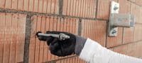 Kotevní šroub HAS-U A4 Vysoce výkonné kotevní šroub pro pouzdrové a lepicí hybridní/epoxidové kotvení ve beton a zdivo (nerezová ocel A4) Použití 2