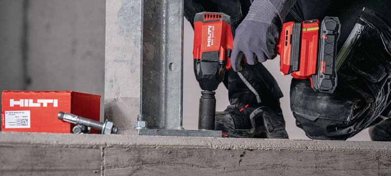 Rázový utahovák SIW 6AT-22 se středním krouticím momentem 22V rázový utahovák z výkonnostní třídy s robustním 1/2 třecím kroužkovým upnutím pro rychlejší a bezpečnější kotvení a šroubování Použití 1
