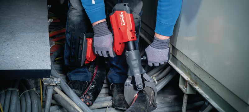 NCT 85 C-22 Akumulátorové nůžky na měděné/hliníkové kabely Akumulátorové nůžky s pistolovou rukojetí na měděné a hliníkové kabely do průměru 3,2” │ 80 mm (platforma baterie Nuron) Použití 1