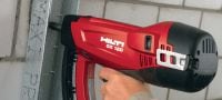 Hřeby do betonu (páskované) X-GHP MX Extra prémiové páskované hřeby do betonu a dalších základních materiálů pro plynem poháněný přístroj GX 120 Použití 2