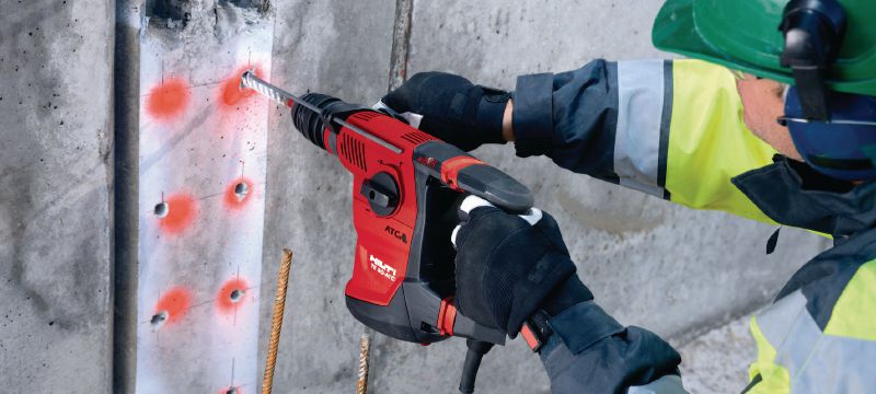 Vrtací kladivo TE 30-ATC/AVR Výkonné vrtací kladivo SDS Plus (TE-C) na náročné vrtání a opravné sekání do betonu, s aktivní kontrolou krouticího momentu (ATC) a aktivním omezováním vibrací (AVR) Použití 1