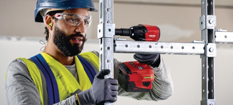 MT-40 OC C-nosník Střední C-nosník pro použití s komponenty MT-FL/MT-TL ve venkovním prostředí. Použití 1