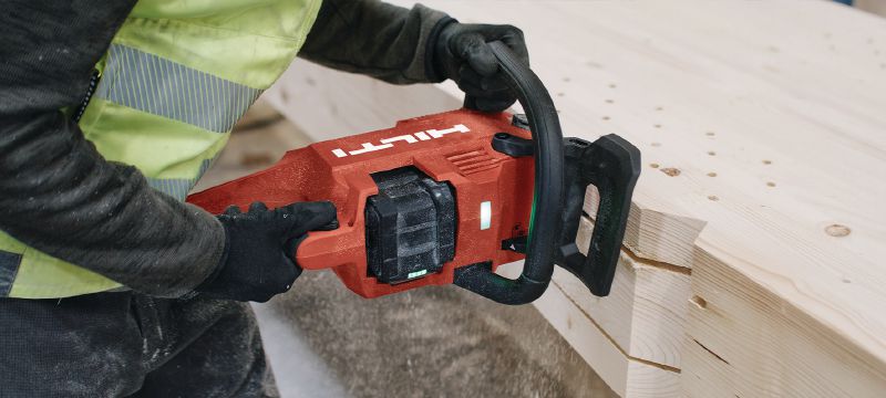 SCN 60-22 Akumulátorová řetězová pila 40cm akumulátorová řetězová pila pro demolici dřevěných konstrukcí, řezání dřevěných trámů, CLT a řeziva (akumulátor Nuron) Použití 1