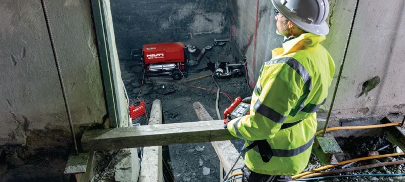 Lanová pila DSW 1510-CA Elektrická lanová pila (15 kW) s automatickým napnutím lana, automatickým vedením řezu a bezdrátovým dálkovým ovládáním pro snadnou práci při náročném či masivním řezání Použití 1