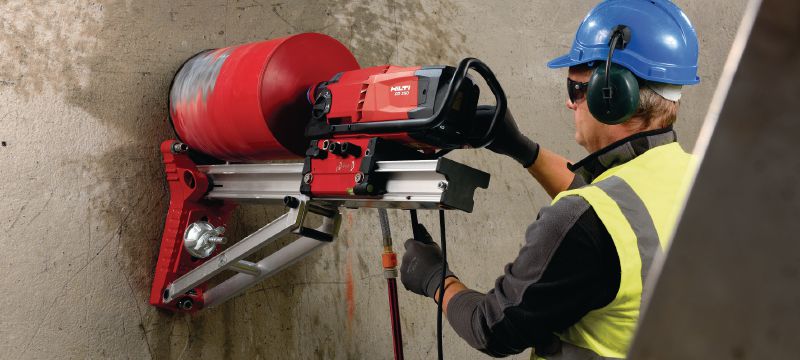 Diamantový jádrový vrtací stroj DD 250 Rozšířený masivní stojan na diamantové vrtání pro velmi malé až velké průměry 12–450 mm (1/2–18) Použití 1