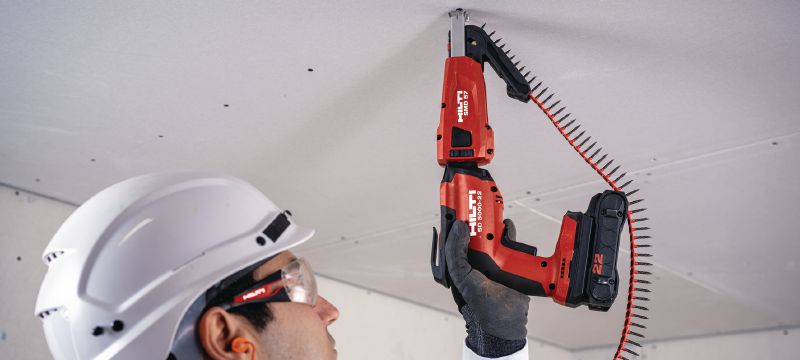 Sádrokartonové šrouby s ostrou špičkou S-DS 01 B M Páskovaný sádrokartonový šroub (potažený fosfátem) pro zásobník šroubů SMD 57 – pro připevňování sádrokartonových desek na kov Použití 1