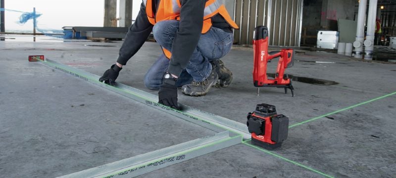 Zelený multiliniový laser PM 30-MG Kompaktní multiliniový laser – 3x360° samonivelační zelené linie umožňují rychlejší nivelaci, vyrovnávání a kontrolu pravoúhlosti (s 12V platformou baterií) Použití 1