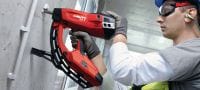 Plynem poháněný stroj pro přímou montáž GX 3-ME Plynem poháněný přístroj s jedním zdrojem na mechanické a elektrické aplikace Použití 1