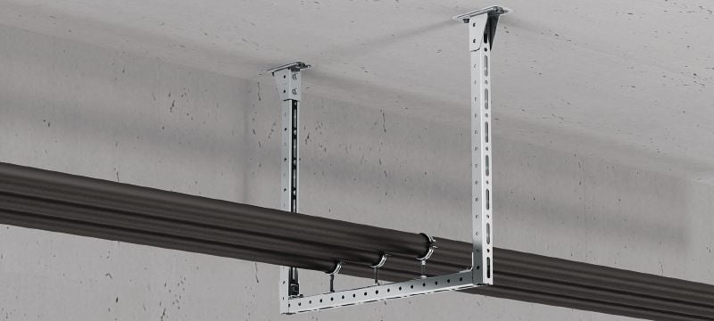 MT-C-Q1 FL Předmontovaný rohový úhelník Zesílený úhelník konzola s předmontovanou maticí Fast-Lock a čepem pro montáž lehkých konstrukcí vzpěrných kanálů. Použití 1