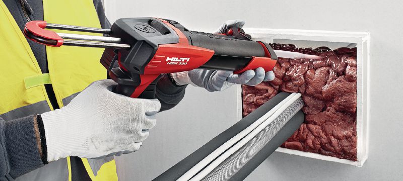 Flexibilní protipožární pěna CFS-F FX Flexibilní protipožární pěna se snadnou instalací pomáhá vytvořit ohňovou a kouřovou bariéru okolo kabelových a smíšených prostupů Použití 1