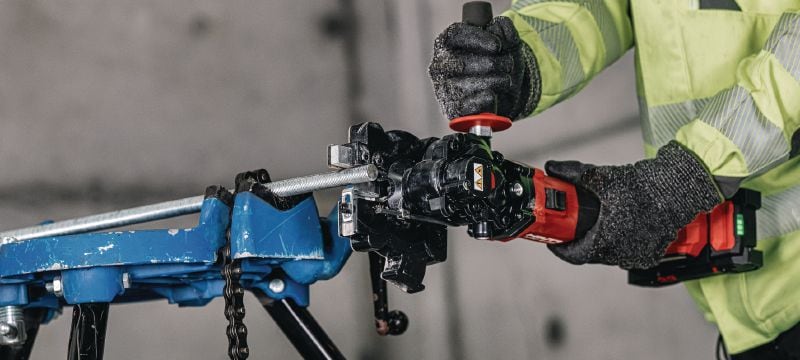 Akumulátorový řezač výztuže NRC 6-22 Akumulátorový řezač na výztuže pro řezání závitových tyčí a výztuží (25mm) za studena téměř bez jisker (platforma s akumulátorem Nuron) Použití 1