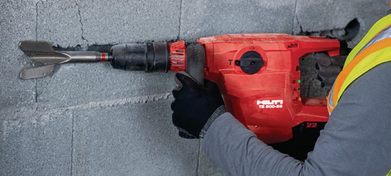 TE 500-22 SDS-Max Akumulátorové sekací kladivo Akumulátorové sekací kladivo v provedení SDS Max (TE-Y) pro bourání a sekání betonu nebo zdiva, s funkcí aktivního omezování vibrací (platforma baterie Nuron) Použití 1