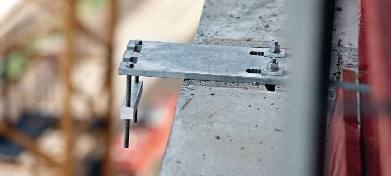 Vroubkované T-šrouby HBC-T Vroubkované T-šrouby pro zatížení v tahu, kolmé a paralelní zatížení ve smyku (zatížení 3D) Použití 1