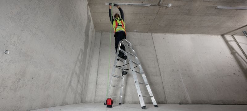 Zelený olovnicový laser PM 2-PG Zelený bodový laser se 2 dobře viditelnými tečkami pro vyrovnávání a svislé zarovnávání Použití 1