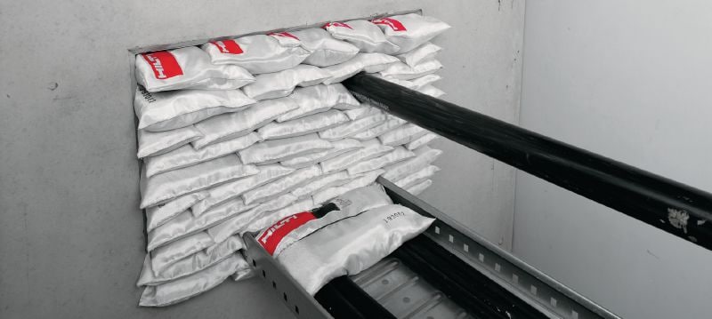 Protipožární polštář CFS-CU Předem sestavený protipožární polštář pro těsnění dočasných i trvalých požárních prostupů Použití 1