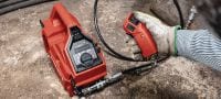 NUN 10K-22 Akumulátorová hydraulická pumpa Akumulátorová hydraulická pumpa s tlakem 10 000 PSI (700 barů) pro náročné řezání/krimpování a dálkové řezání podzemních a pancéřových kabelů (akumulátor Nuron) – dálkové ovládání je součástí dodávky Použití 2