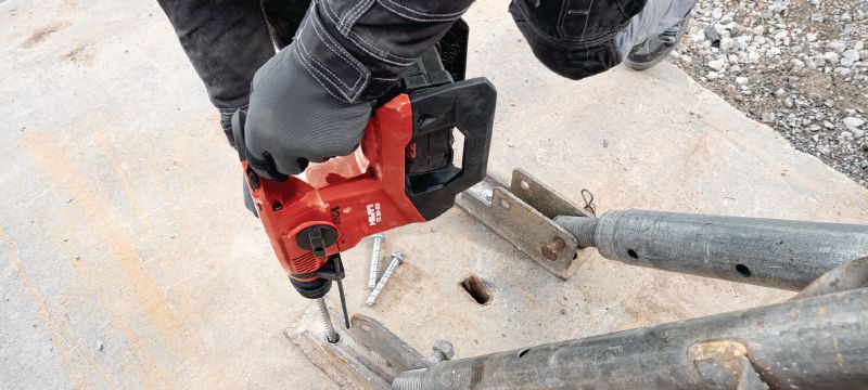 Akumulátorové vrtací kladivo TE 30-22 Výkonné akumulátorové vrtací kladivo SDS Plus (TE-C) s aktivním omezováním vibrací a aktivní kontrolou krouticího momentu pro vrtání do betonu a sekání (akumulátorová platforma Nuron) Použití 1