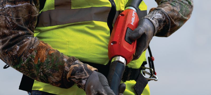 Nástavec pro vibrátor betonu NCV Nástavec pro použití s akumulátorovými vibrátory betonu Hilti NCV 10-22 s upevněním na záda (platforma s akumulátorem Nuron) Použití 1