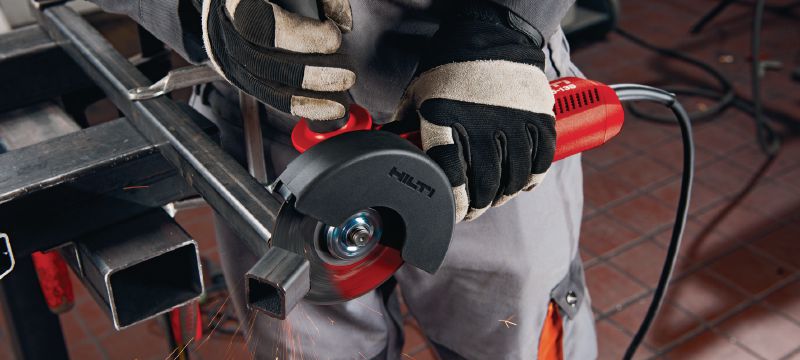 Úhlová bruska AG 125-13S 1300W úhlová bruska s uhlíkovým motorem s dlouhou životností pro řezání a broušení pomocí kotoučů o průměru do 125 mm Použití 1