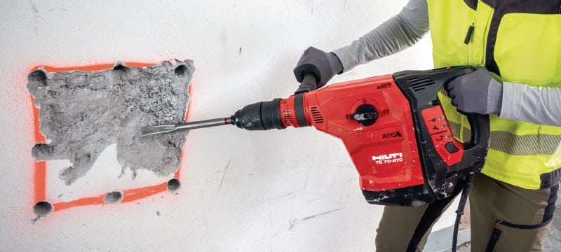 Kombinované kladivo TE 70-ATC/AVR Velmi výkonné kombinované kladivo SDS-Max (TE-Y) s nízkými vibracemi pro náročné vrtání a sekání do betonu Použití 1