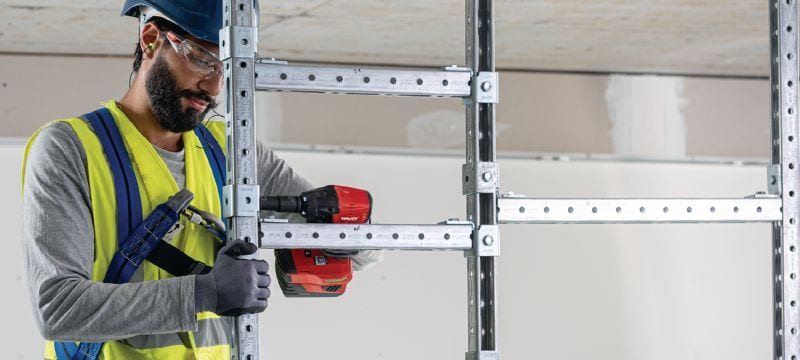 MT-40 OC C-nosník Střední C-nosník pro použití s komponenty MT-FL/MT-TL ve venkovním prostředí. Použití 1