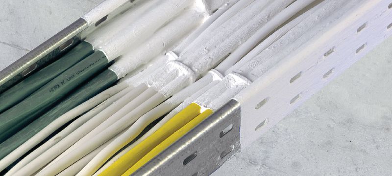 Protipožární nátěr na kabely CP 679A Plus Vysoce účinný nátěr na kabely CP 679A Plus je ablativní protipožární nátěr, který zpomaluje šíření plamene na kabelech. Je vhodný pro vnitřní i venkovní použití. Použití 1