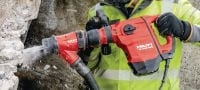TE 500-AVR SDS-Max Sekací kladivo Univerzální sekací kladivo SDS Max (TE-Y) s aktivním omezováním vibrací (AVR) pro lehké sekací práce v betonu a zdivu Použití 2