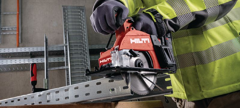 SC 6ML-22 akumulátorová okružní pila na kovy Akumulátorová pila pro rychlé, přesné řezání kovů za studena do hloubky 60 mm (platforma baterie Nuron) Použití 1