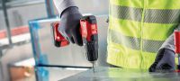 Akumulátorový šroubovák s příklepem SF 2H-A12 Lehký akumulátorový 12V lithium-iontový vrtací šroubovák s příklepem s bezuhlíkovým motorem a 10mm rychloupínacím sklíčidlem, když potřebujete přístup, nízkou hmotnost a přesné ovládání Použití 2