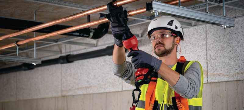 Hydraulické lisovací kleště na potrubí NPR 19-22 Kompaktní, lehké a rychlé akumulátorové nářadí na potrubí, kompatibilní s výměnnými lisovacími čelistmi poskytujícími sílu 19 kN (platforma baterie Nuron) Použití 1