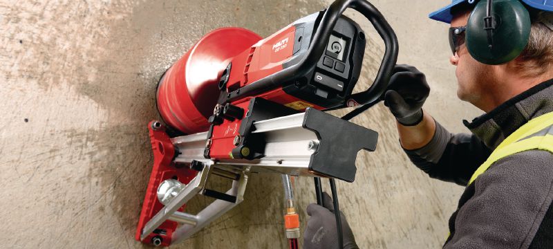 Diamantový jádrový vrtací stroj DD 250 Rozšířený masivní stojan na diamantové vrtání pro velmi malé až velké průměry 12–450 mm (1/2–18) Použití 1