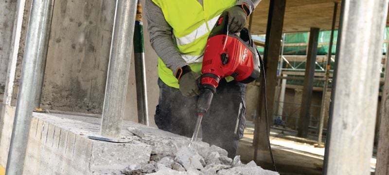 Kombinované kladivo TE 70-AVR Velmi výkonné kombinované kladivo SDS-Max (TE-Y) s aktivním omezováním vibrací pro těžké vrtání a sekání do betonu Použití 1